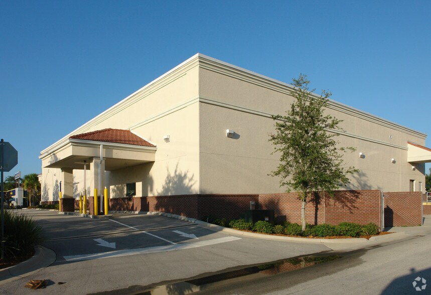 More Photos Of 550 W 1st St, Sanford Freestanding For Sale