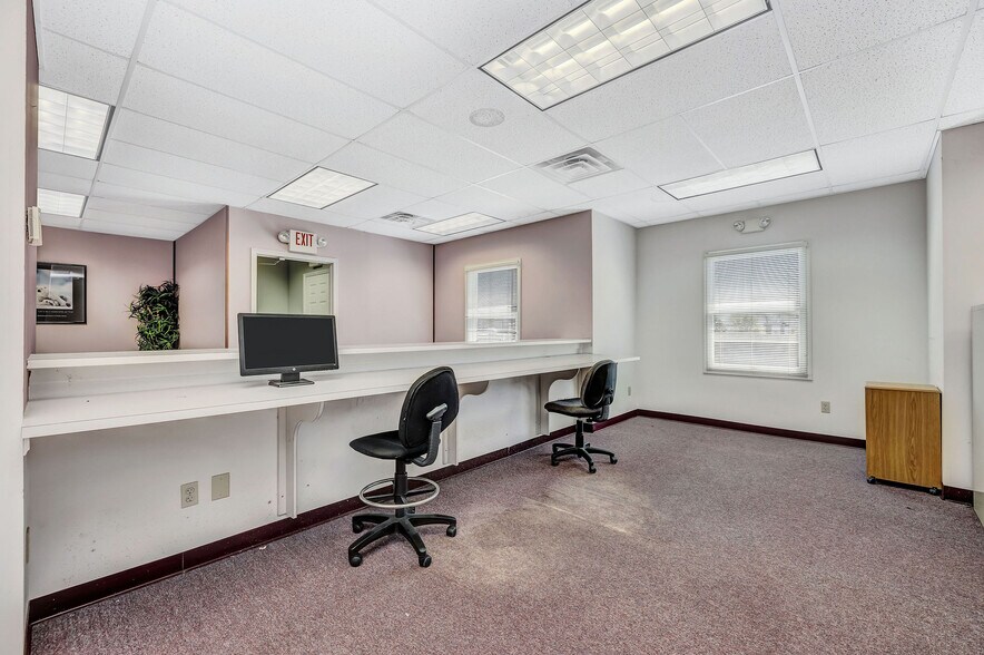 More Photos Of 860 NW Washington Blvd, Hamilton Medical For Lease