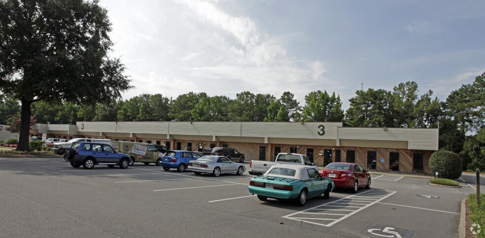 More Photos Of 201-237 Expressway Ct, Virginia Beach Showroom For Lease