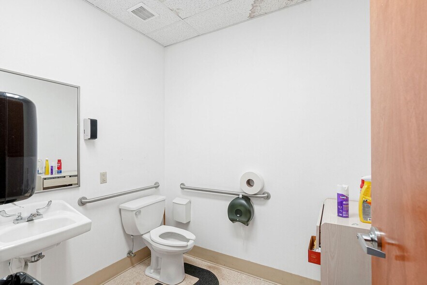 More Photos Of 1852 Fescue St SE, Albany Office For Sale