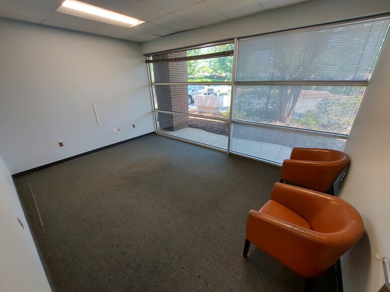 More Photos Of 625 Hutton St, Raleigh Showroom For Lease