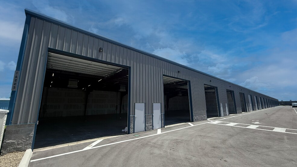 More Photos Of 16261 Pine Ridge Rd, Fort Myers Unknown For Lease