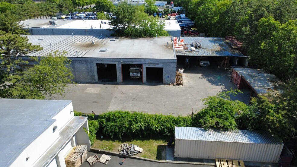 More Photos Of 28 Old Dock Rd, Yaphank Warehouse For Sale