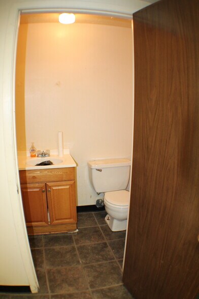 More Photos Of 5517 Dorbrandt St, Houston Warehouse For Sale