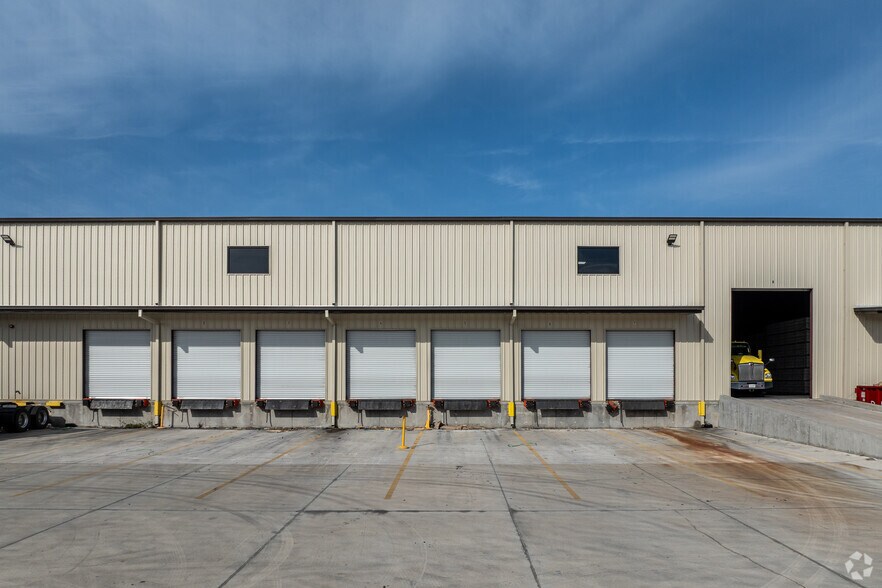 More Photos Of 2730 Pickettville Rd, Jacksonville Distribution For Lease