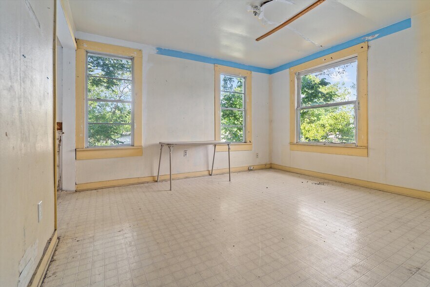 More Photos Of 1403 Crockett St, Lufkin Office Residential For Sale