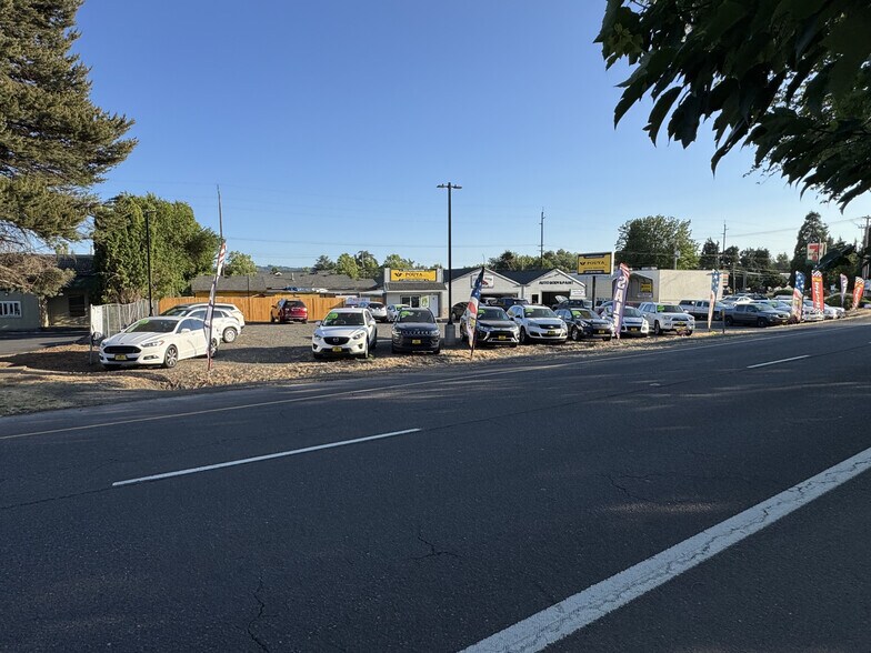 More Photos Of 4315 Pacific Ave, Forest Grove Auto Dealership For Lease