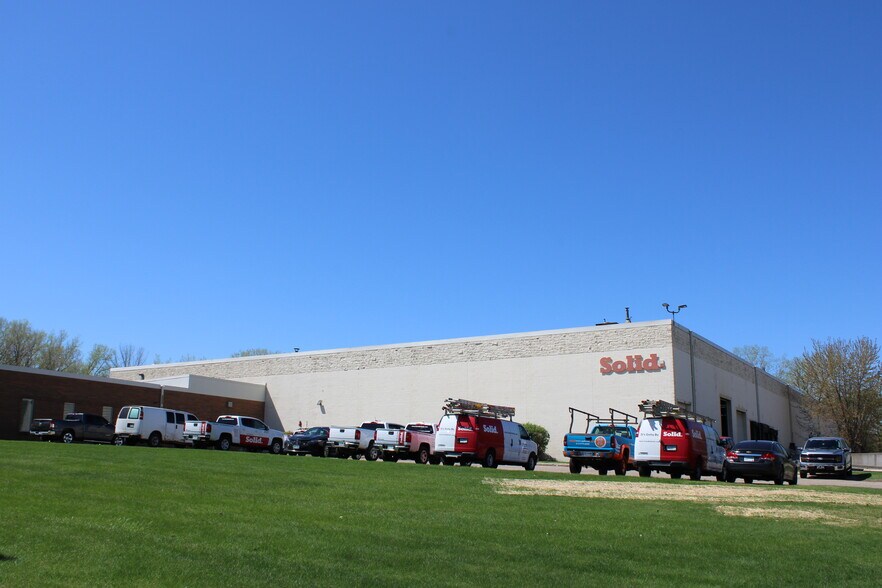 Primary Photo Of 1777 Oakdale Ave, West Saint Paul Manufacturing For Lease