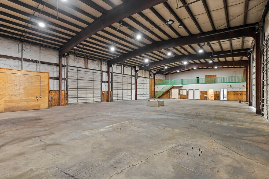 More Photos Of 180 Weyerhaeuser Dr N, Roseburg Warehouse For Sale