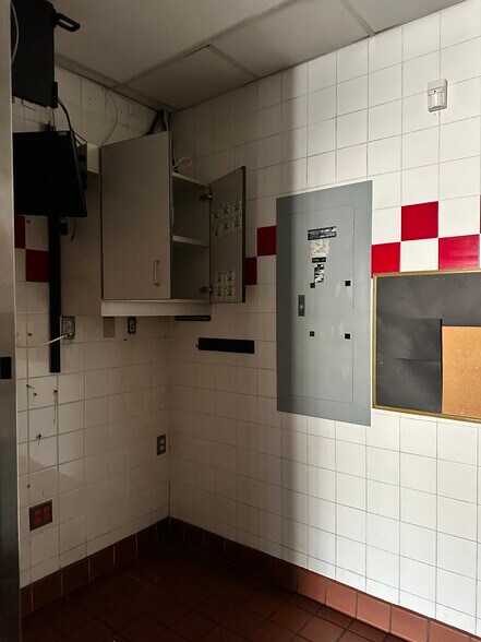 More Photos Of 3850 Veterans Memorial Hwy, Bohemia Fast Food For Lease