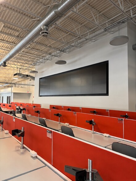 More Photos Of 5 Omni Way, Chelmsford Flex For Lease