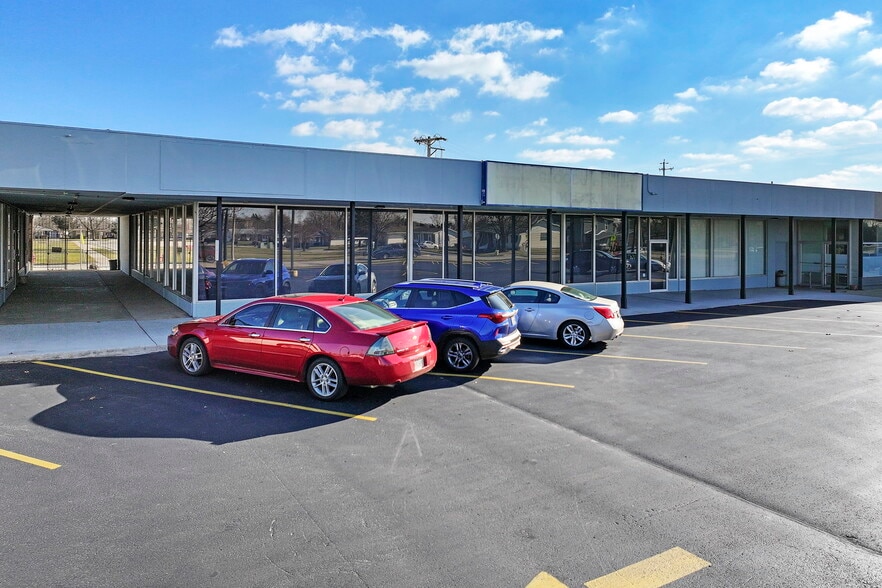 More Photos Of 2027-2055 22nd Ave, Kenosha General Retail For Lease