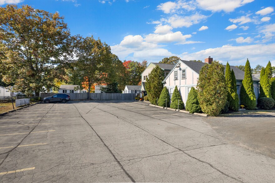 More Photos Of 52 Post Rd, Wells Restaurant For Sale