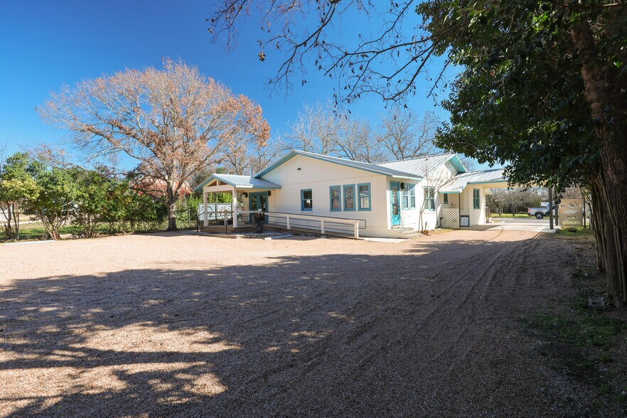 More Photos Of 505 Main, Blanco Office Residential For Sale