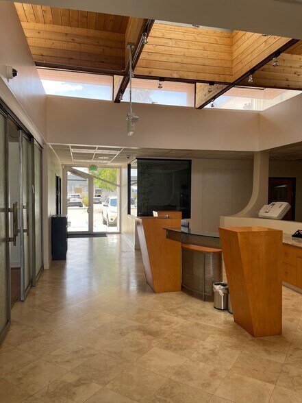 More Photos Of 19401 Business Center Dr, Northridge Warehouse For Lease