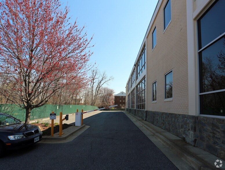 More Photos Of 12345 Parklawn Dr, Rockville Flex For Lease