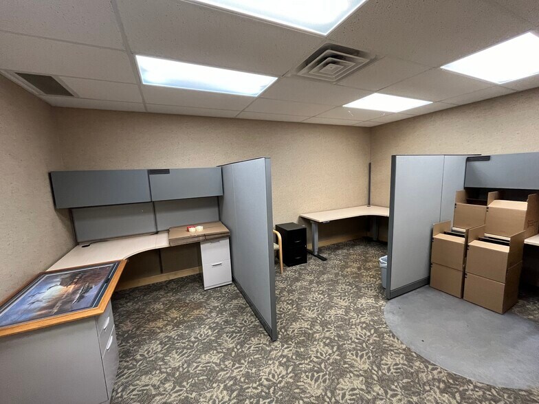 More Photos Of 3202 13th Ave S, Fargo Storefront For Lease