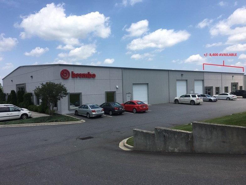 More Photos Of 114-116 Infield Ct, Mooresville Warehouse For Lease