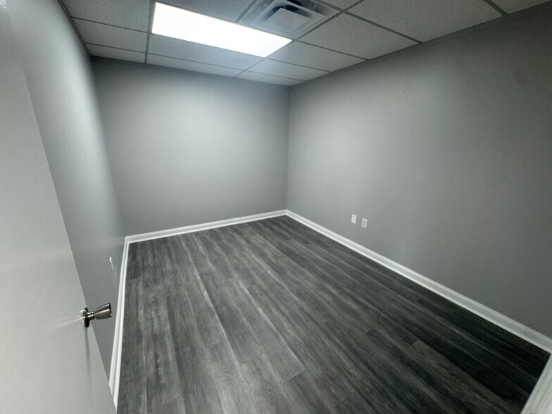 More Photos Of 3716 Alliance Dr, Greensboro Warehouse For Lease