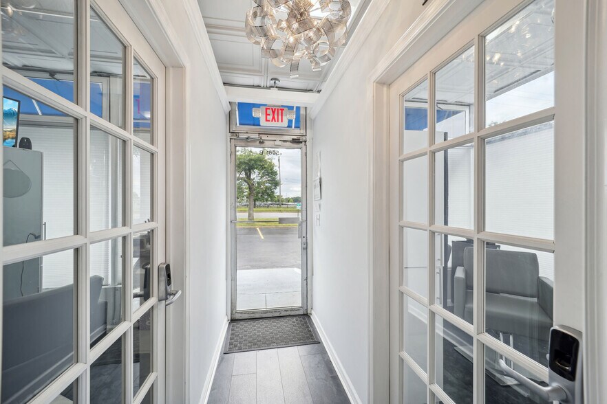 More Photos Of 5061 Allentown Rd, Suitland General Retail For Sale