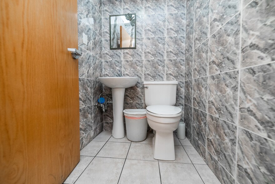 More Photos Of 1749 E 16th St, Brooklyn Storefront Retail Office For Sale