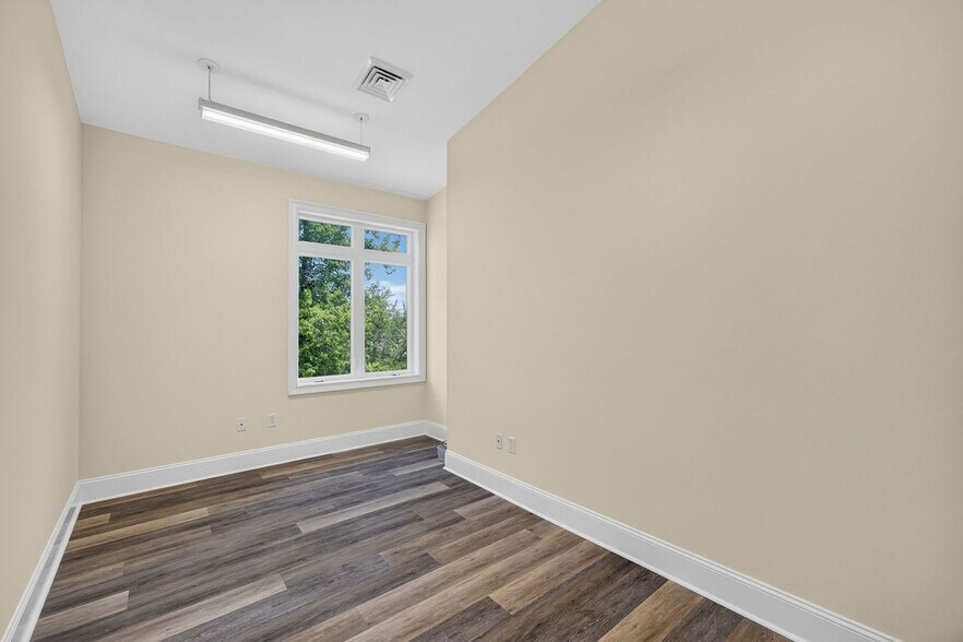 More Photos Of 7627 Market St, Wilmington Office For Lease