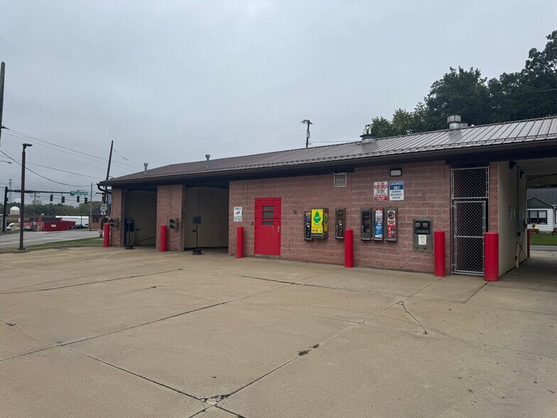 More Photos Of 611 W Liberty St, Wooster Freestanding For Sale