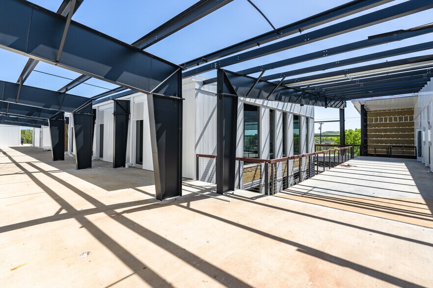 More Photos Of 5300 Centennial Blvd, Nashville Storefront Retail Office For Lease