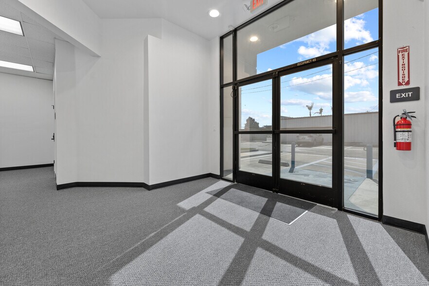 More Photos Of 2008 W Dorothea Ave, Visalia Freestanding For Lease