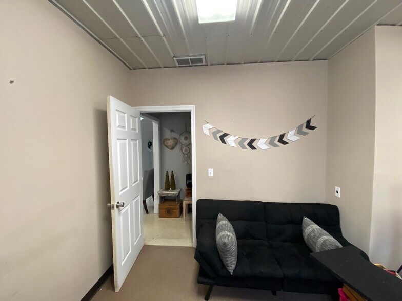 More Photos Of 1730 Daniel Boone Industrial Pky, Truesdale Warehouse For Sale