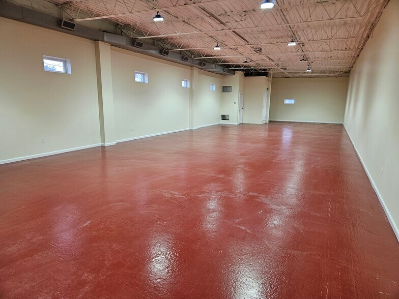 More Photos Of 36-50 Lakeville Rd, New Hyde Park Office For Lease