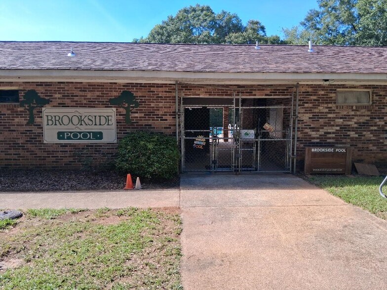 More Photos Of 712 Brooks Rd, Mauldin Swimming Pool For Sale