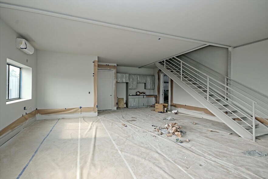 More Photos Of 451 Farrell Rd, Dripping Springs Light Distribution For Sale