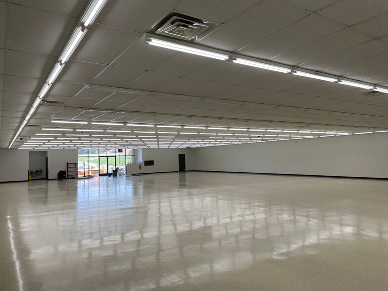 More Photos Of 2735 Moscow Ave, Hickman Freestanding For Sale