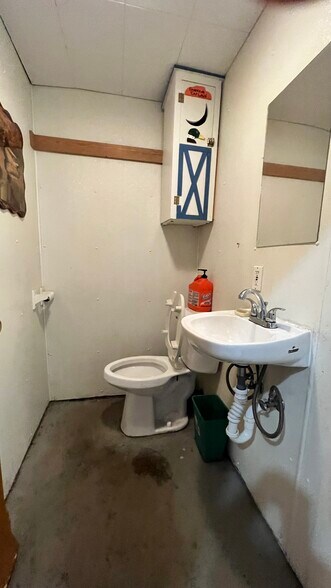More Photos Of 506 W 7th St, Evart Carwash For Sale