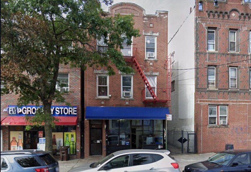 Primary Photo Of 4204 108th St, Corona Flex For Sale