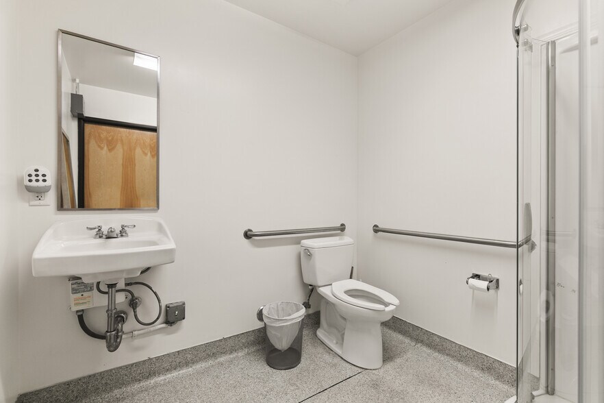 More Photos Of 7920 Herschel Ave, La Jolla Storefront Retail Office For Lease