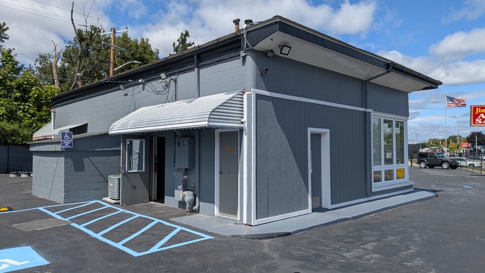 More Photos Of 1153 Baldwin Ave, Pontiac Auto Dealership For Sale