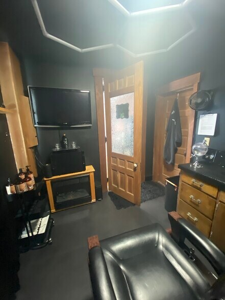 More Photos Of 120 N Main St, Englewood Loft Creative Space For Sale