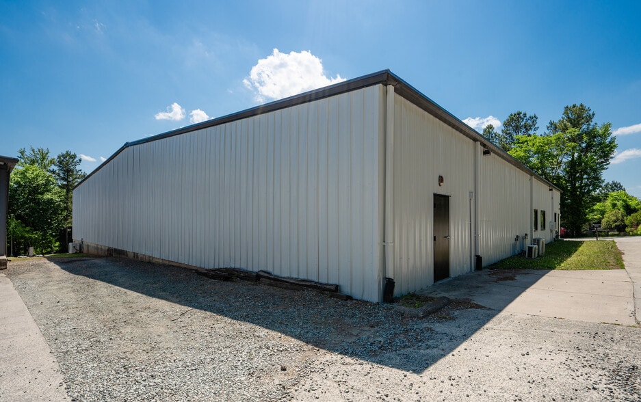 More Photos Of 2907 W Pettigrew St, Durham Warehouse For Lease