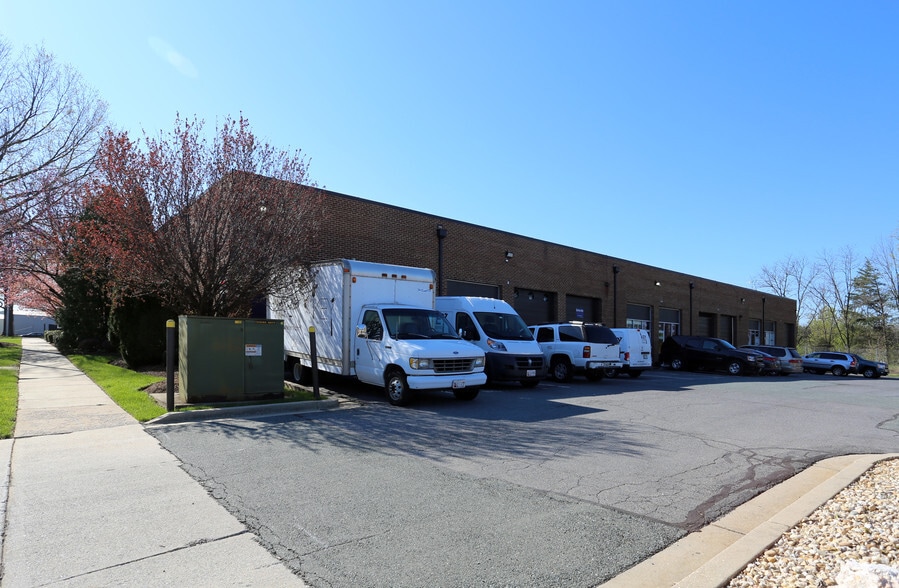 Primary Photo Of 7901-7953 Queenair Dr, Gaithersburg Warehouse For Lease