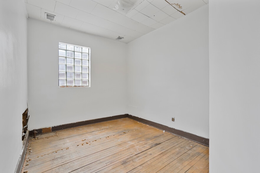 More Photos Of 19403 W Warren Ave, Detroit Storefront Retail Residential For Sale