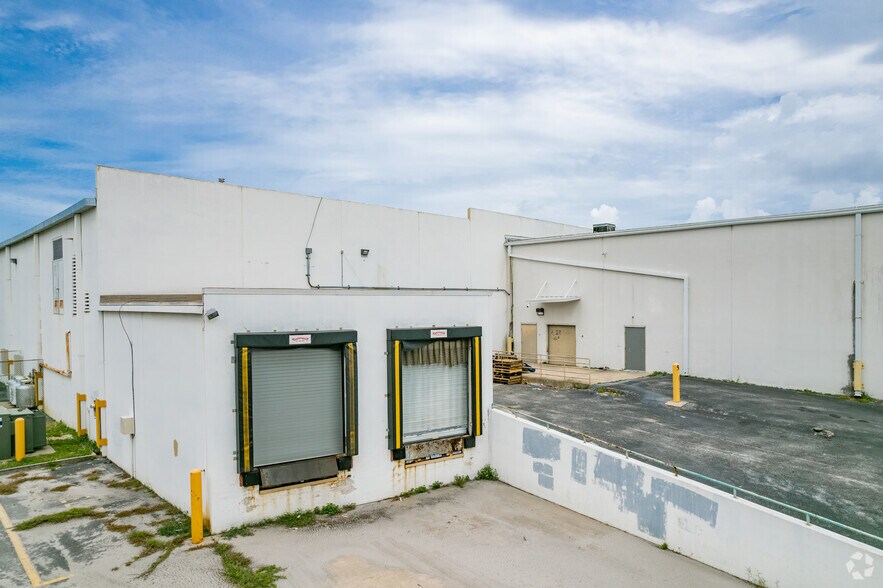 More Photos Of 6400 Massachusetts Ave, New Port Richey Supermarket For Lease