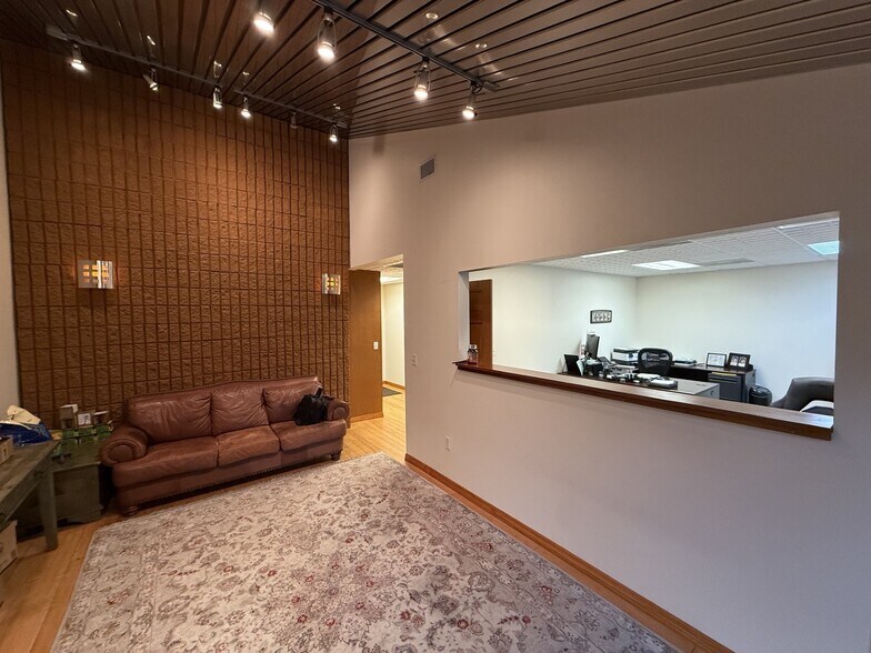 More Photos Of 5131 Industry Dr, Melbourne Research And Development For Lease
