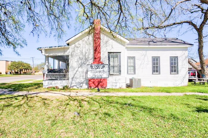 More Photos Of 318 E Washington Ave, Navasota Storefront Retail Office For Lease