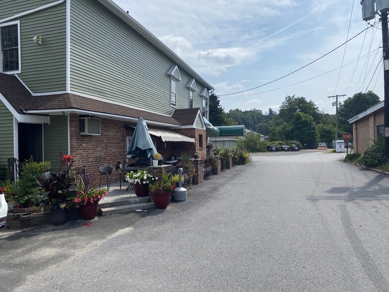 More Photos Of 17 Rowley St, Winsted Restaurant For Sale