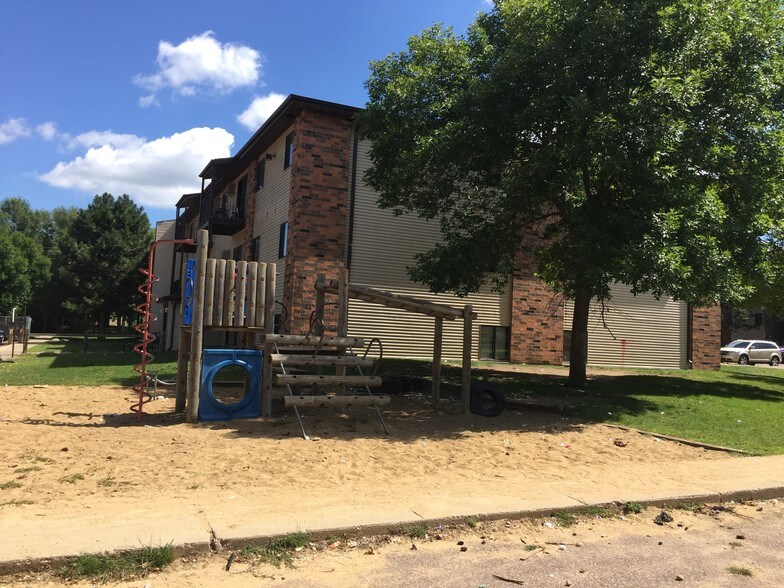 More Photos Of 901-909 N Cleveland Ave, Sioux Falls Multifamily For Sale