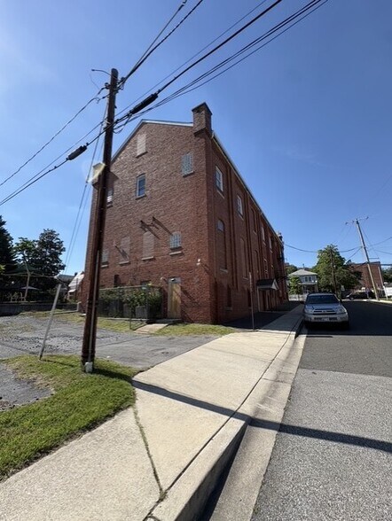 More Photos Of 4207 Gallatin St, Hyattsville Office For Lease