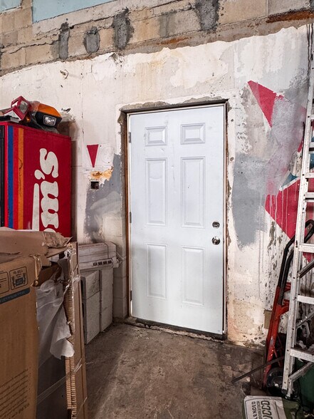 More Photos Of 701 W King St, Cocoa Warehouse For Sale