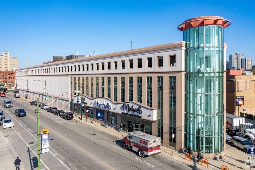 More Photos Of 3131 N Clark St, Chicago Freestanding For Sale